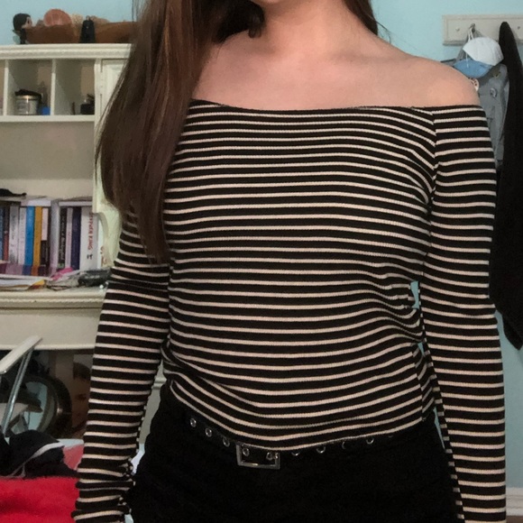 Brandy Melville striped off the shoulder top - Picture 1 of 3